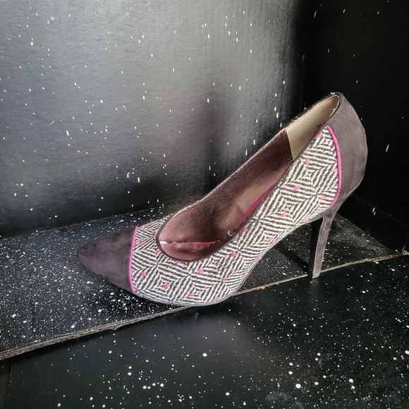 Lulu Townsend Black & White with Pink Highlights Heels (8) - Picture 4 of 8